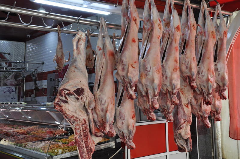 مهنيون يتوقعون استقرار أسعار اللحوم الحمراء في شهر رمضان بالمغرب مهنيون يتوقعون استقرار أسعار اللحوم الحمراء في شهر رمضان بالمغرب