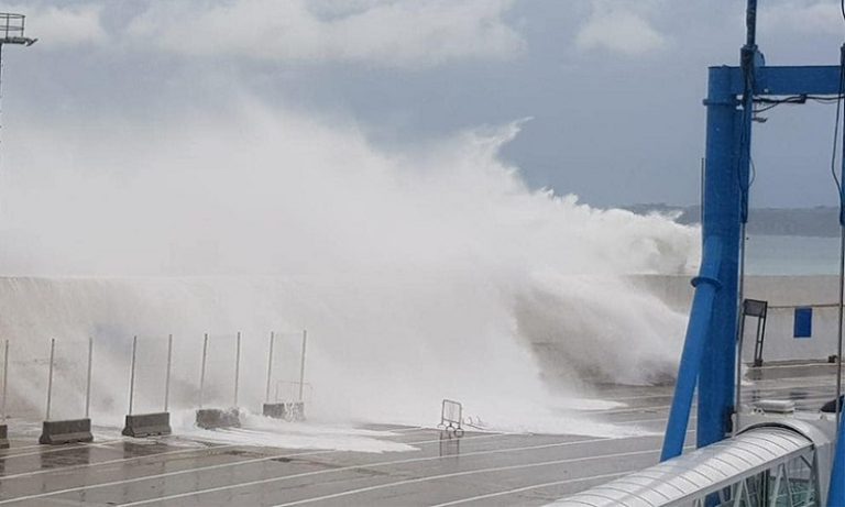 أمواج خطيرة يتراوح ارتفاعها بين 4 و6 أمتار على السواحل الأطلسية