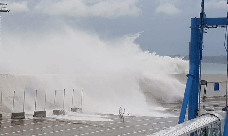 أمواج خطيرة يتراوح ارتفاعها بين 4 و6 أمتار على السواحل الأطلسية