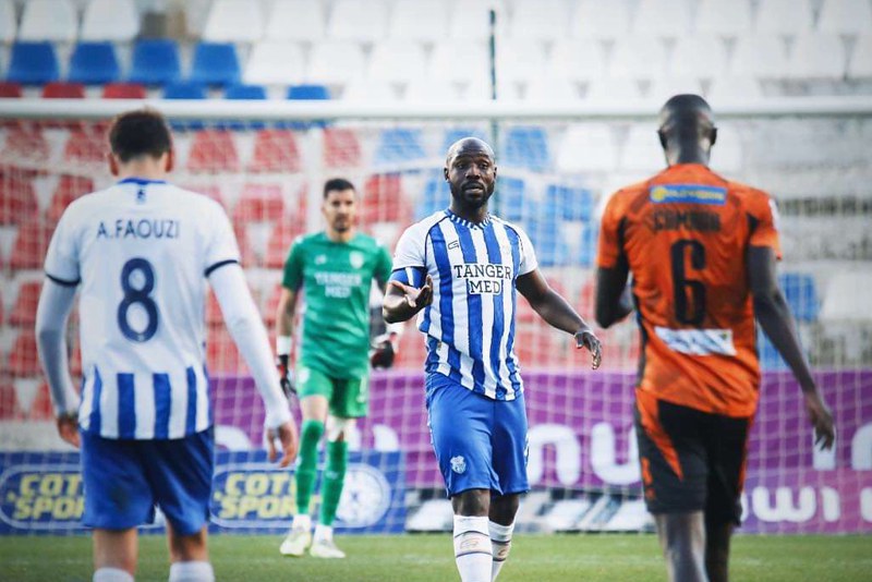 إدارة فريق اتحاد طنجة تحتج على الحكام إدارة فريق اتحاد طنجة تحتج على الحكام