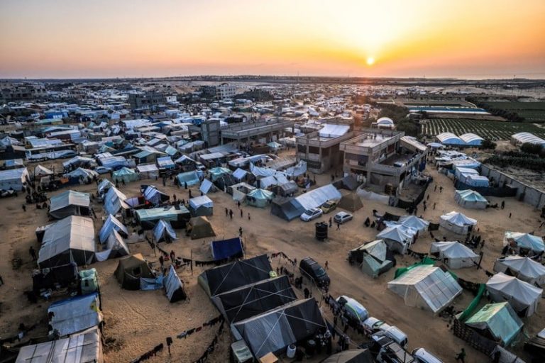 إسرائيل تخطط لإقامة منطقة عازة في غزة .. والتهجير القسري "جريمة حرب"