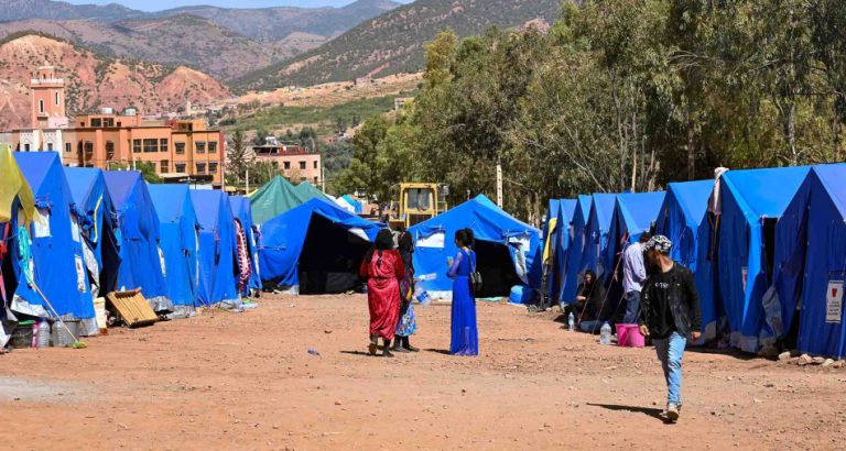 إقليم الحوز .. نصب 60 خيمة مقاومة للتساقطات المطرية بمنطقة مولاي إبراهيم