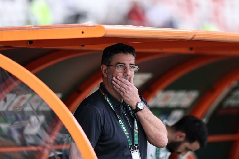 الخيبة الإفريقية تقيل مدرب منتخب مصر