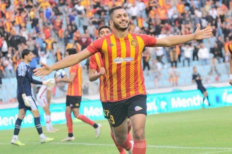 الرجاء يتعاقد مع الجزائري رياض بن عياد