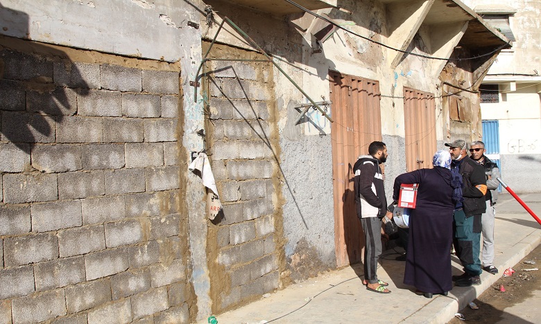 السلطات تغلق أبواب المنازل الآيلة للسقوط بدرب مولاي الشريف بالإسمنت والأجور