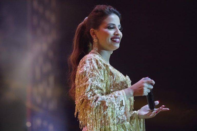 الفنانة إكرام العبدية تواجه "الأخبار الزائفة"