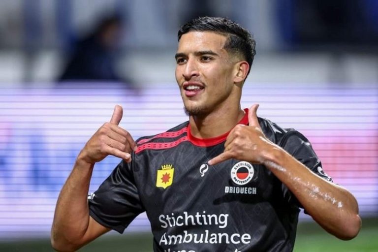 اللاعب دريوش ينال الاهتمام في فاينورد