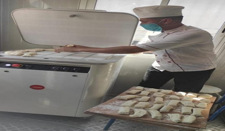 المديرية العامة للأمن الوطني توفد مخبزتين متنقلتين بمنطقة تحناوت لفائدة ضحايا الزلزال