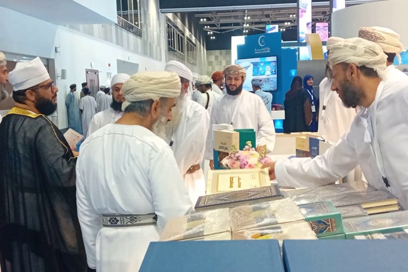 الوِصال يتجدد بين القارئ والكتاب في معرض مسقط الدولي بحضور مغربي