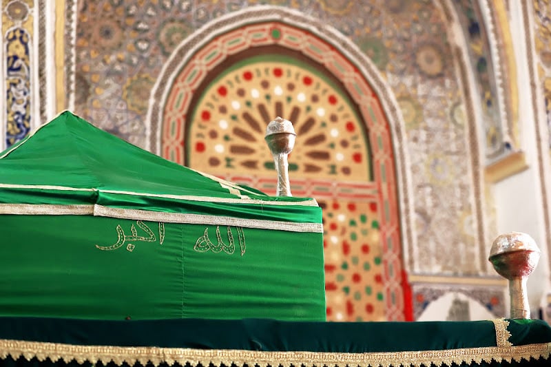 اليزيدي يقدم تاريخ المدارس الدمسيرية