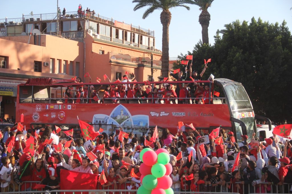 تلاميذ المؤسسات التعليمية يخلدون ذكرى المسيرة الخضراء بساحة جامع الفنا