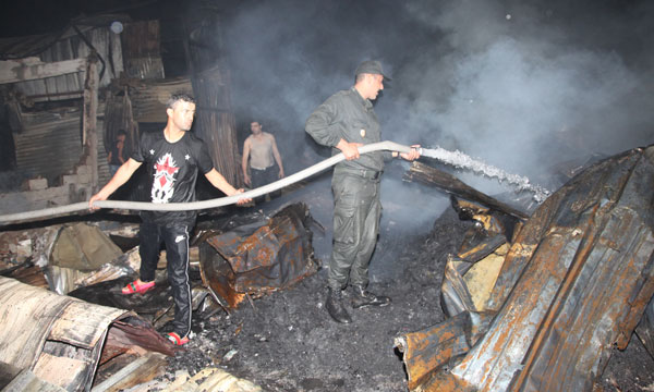 حريق يلتهم 20 محلا تجاريا في سوق بالدارالبيضاء