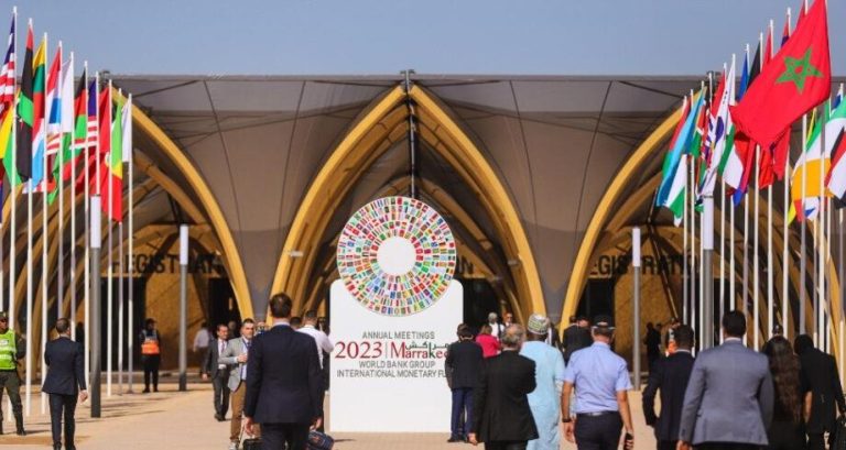 زلزال الحوز .. استعمال معدات تنظيم الاجتماعات السنوية لصندوق النقد والبنك الدوليين في تهيئة المدارس المتضررة