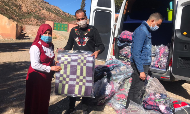 شباب مراكشيون ينخرطون في حملة تضامنية انسانية لدعم سكان الجماعة الترابية لامزميز بالحوز