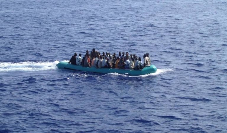 طانطان .. البحرية الملكية تقدم المساعدة لمرشحين للهجرة غير النظامية