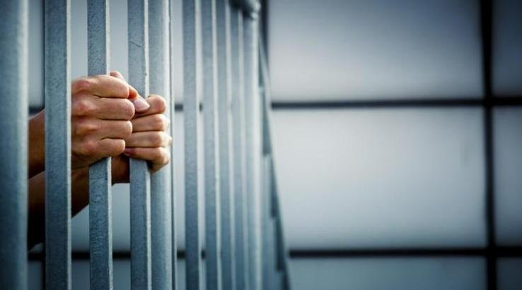 طفلة مغربية تعود إلى أرض الوطن بعد إقامتها رفقة أمها المعتقلة في سجن بالعراق