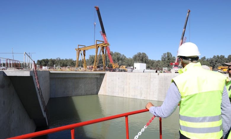 فلاحون يأملون إنهاء ضياع "مياه درعة" على الحدود المغربية الجزائرية فلاحون يأملون إنهاء ضياع