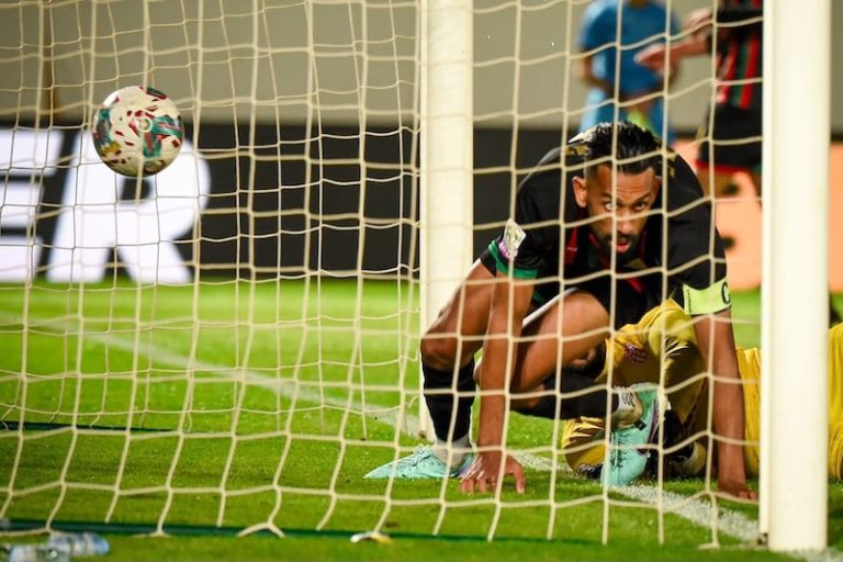 "كلاسيكو" مثير يجمع بين الجيش والرجاء