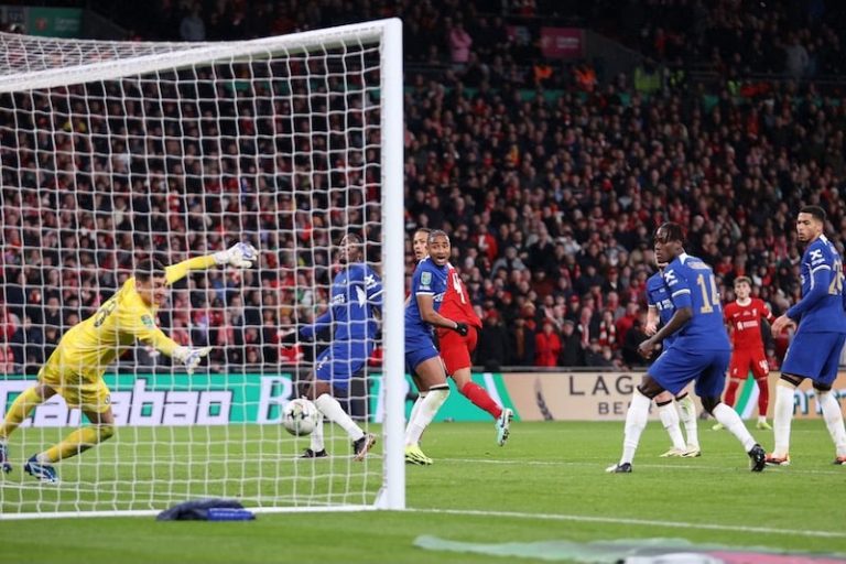 ليفربول يتوج بكأس "رابطة المحترفين"