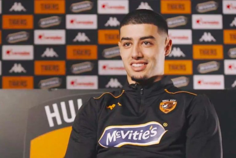 مدرب نادي "هال سيتي" يشيد بأنس الزروري