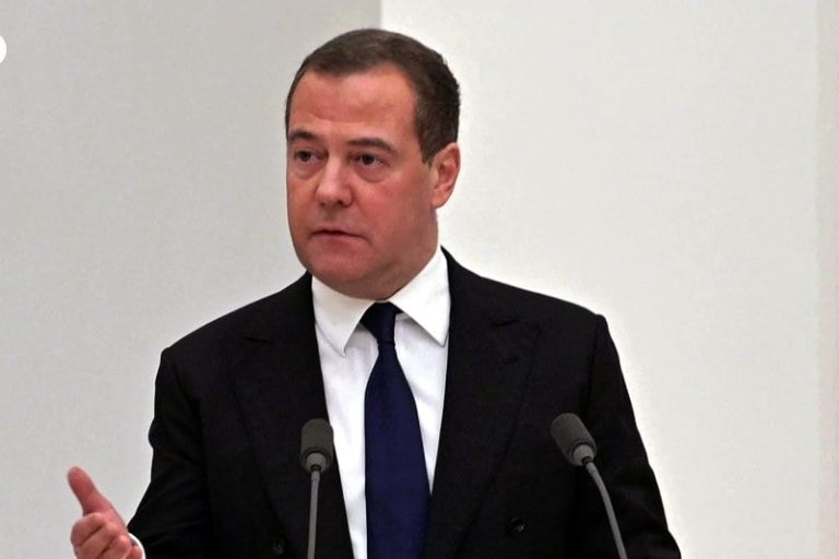 مدفيديف يتوعد العالم الغربي بـ"الانتقام"