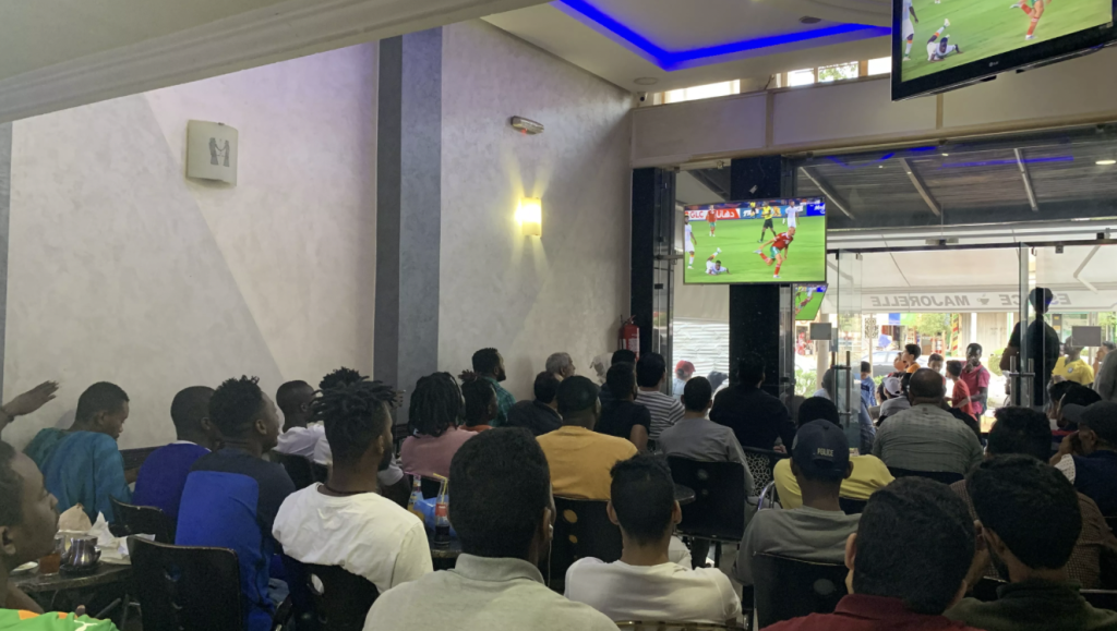 مقاهي تستغل المونديال وتبتز الجمهور القنيطري بالرفع من أثمنة المشروبات والسلطات تتجه نحو المعاقبة