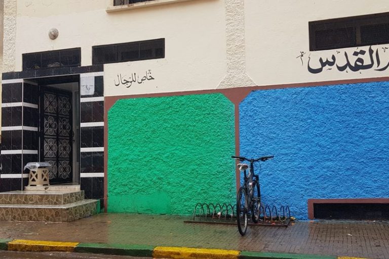 مهنيو الحمامات يحذرون من إبقاء الإغلاق