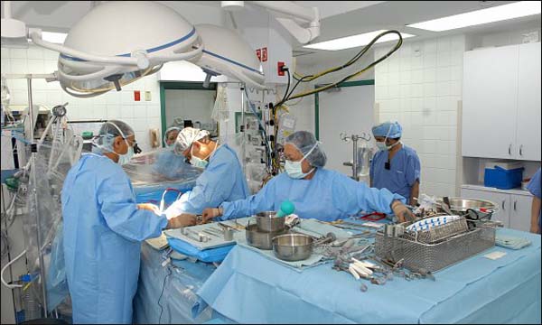 نجاح أول عملية زرع للخلايا الجذعية لمصاب بالسرطان نجاح أول عملية زرع للخلايا الجذعية لمصاب بالسرطان