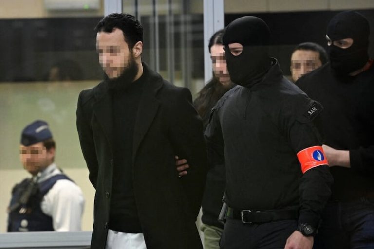 نقل صلاح عبد السلام من بلجيكا إلى فرنسا