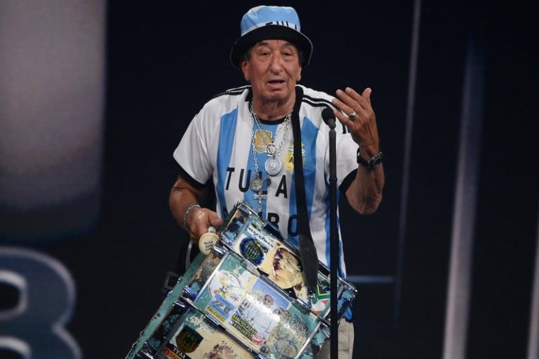 وفاة الأرجنتيني تولا .. "أفضل مشجع لكرة القدم في العالم"