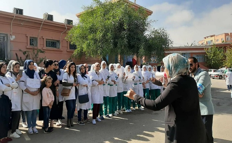 وقفات احتجاجية للقابلات أمام المديريات الجهوية لوزارة الصحة