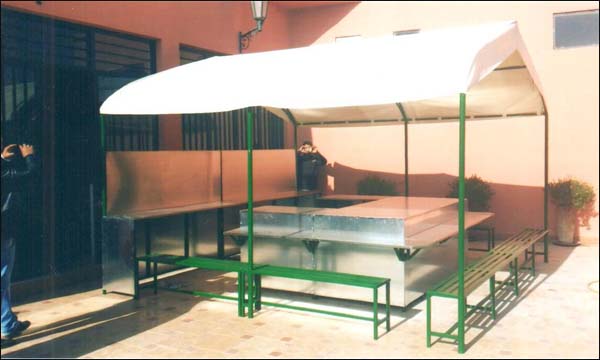 ولاية مراكش تصمم نموذجا موحدا للمطاعم المتنقلة للحد من الفوضى بجامع الفنا