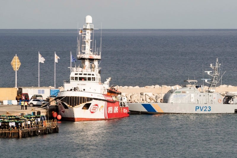 أول سفينة مساعدات إنسانية تنطلق إلى غزة