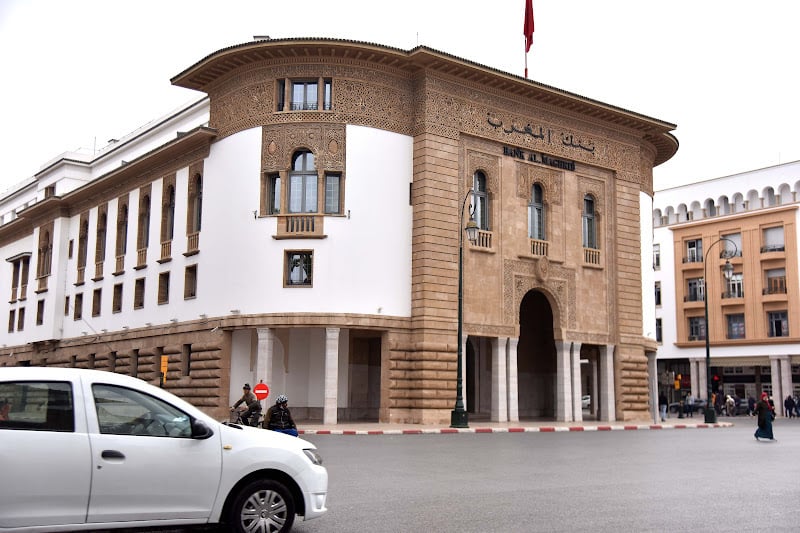 بنك المغرب يرصد التباطؤ في القروض