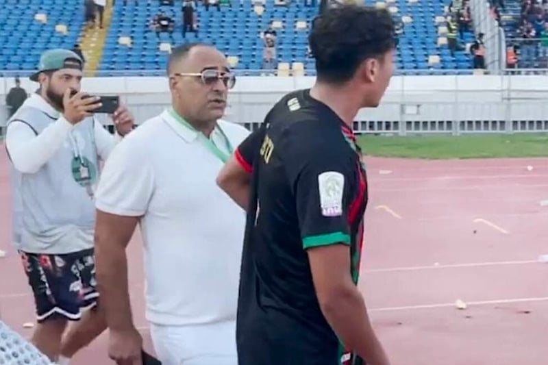 توقيف محمد طلال يقسم الشارع الرياضي