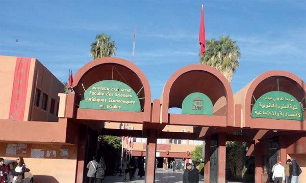 مراكش..كلية الحقوق تكشف حقيقة إقصاء طلبة ناجحين بسلك الدكتوراه برسم الموسم الجامعي2023-2024 مراكش..كلية الحقوق تكشف حقيقة إقصاء طلبة ناجحين بسلك الدكتوراه برسم الموسم الجامعي2023-2024