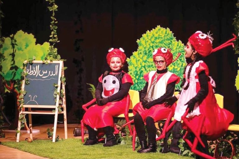 "إيسيسكو" تطالب بالمسرح في المدارس