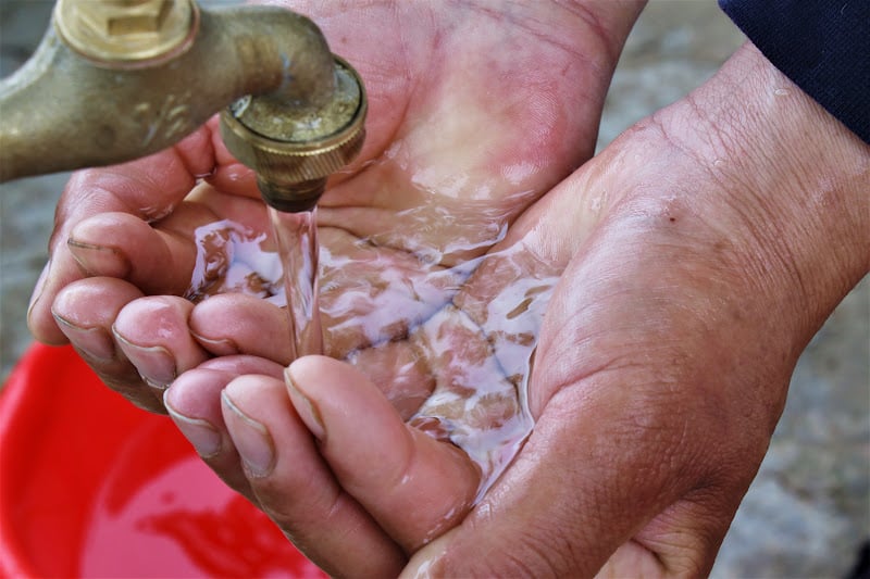 الإمارات تطلق مبادرة لتخطي ندرة الماء الإمارات تطلق مبادرة لتخطي ندرة الماء