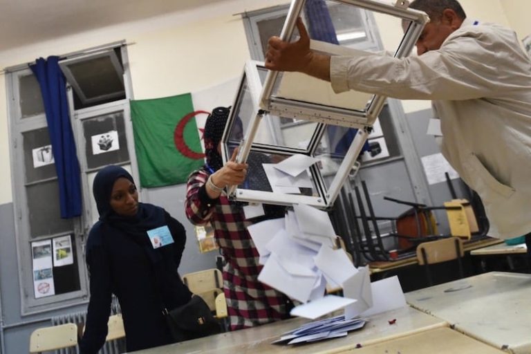 الجزائر تعلن عن انتخابات رئاسية "مسبقة"
