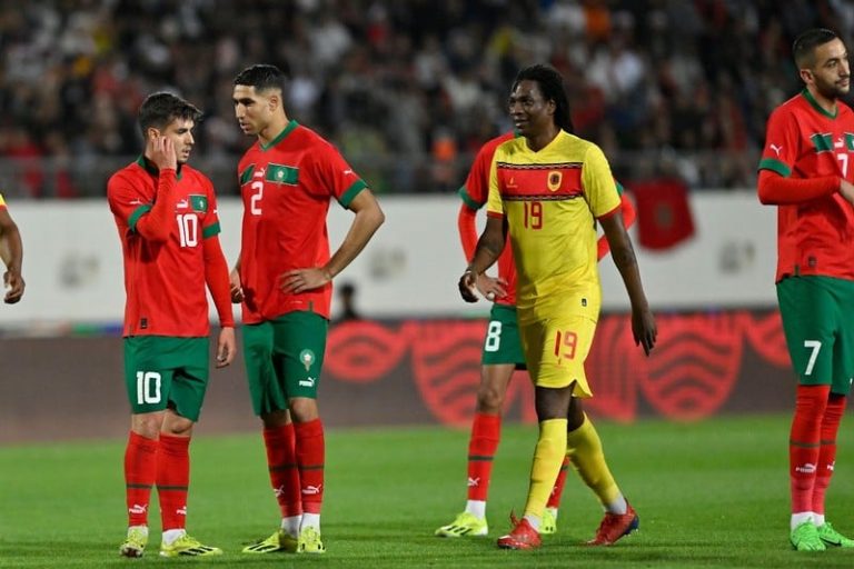 الركراكي يعلق على خلاف دياز وزياش