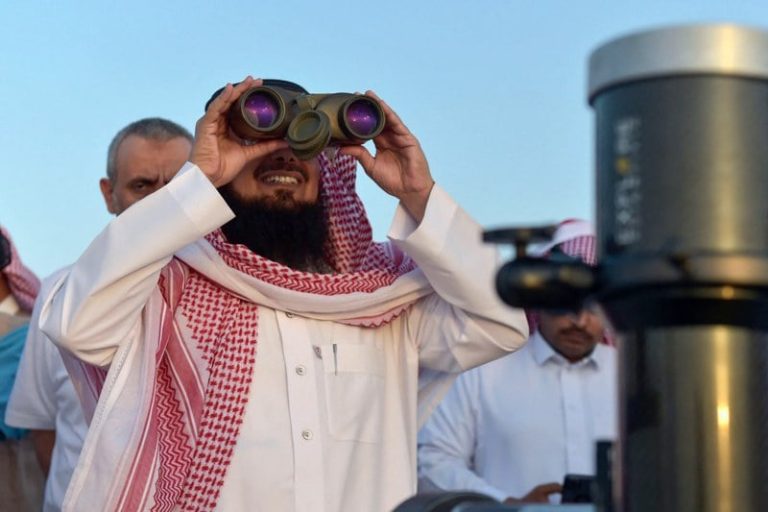 الطقس يصعب رؤية الهلال في السعودية