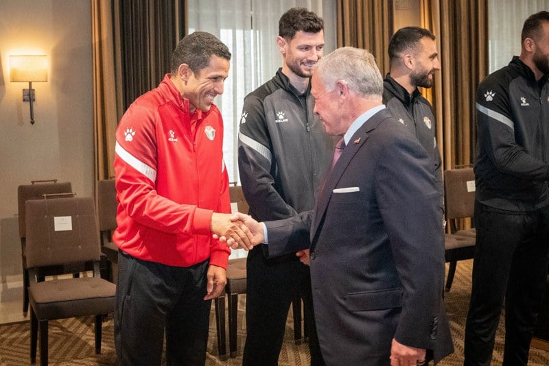 العاهل الأردني يوشح عموتة باليوبيل الفضي
