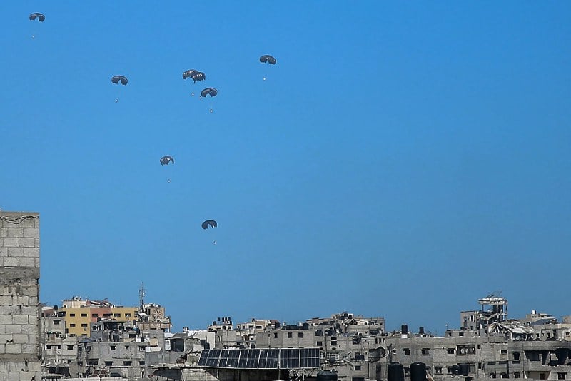 بايدن يعتزم إنشاء ميناء للمساعدات في غزة