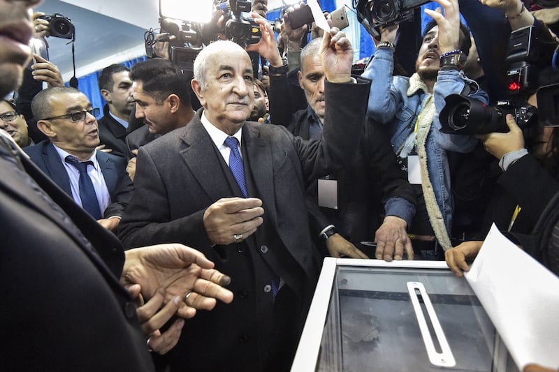 تسبيق موعد الانتخابات الرئاسية بالجزائر.. ملهاة شعبية تغيب الواقعية السياسية تسبيق موعد الانتخابات الرئاسية بالجزائر.. ملهاة شعبية تغيب الواقعية السياسية