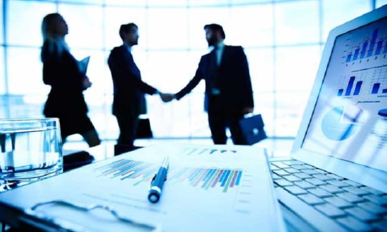 تقرير رسمي يكشف استمرار فجوة متوسط الأجور بين الرجال والنساء في المغرب