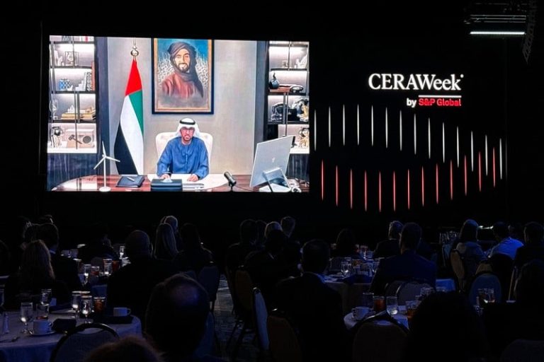 تكريم الجابر في أكبر مؤتمر للطاقة بأمريكا