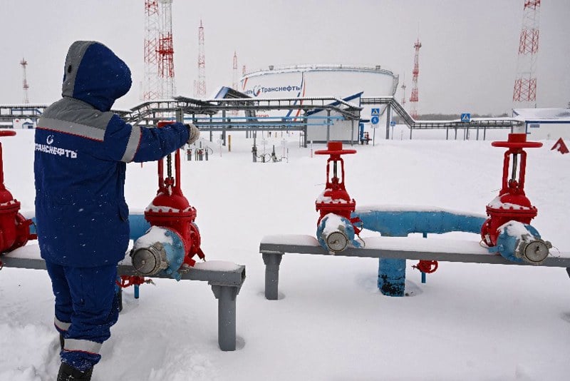 دول في "أوبك بلاس" تخفض إنتاج النفط