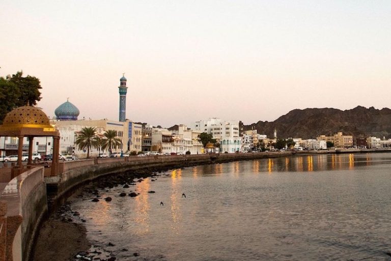 سلطنة عمان تعلن الثلاثاء بداية رمضان
