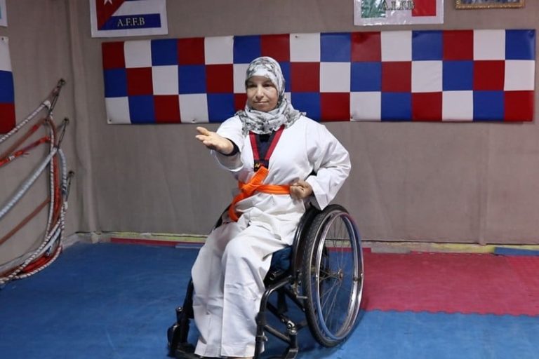فتيحة الحكيم .. مغربية من ذوي الاحتياجات الخاصة تتألق في "البارا تايكواندو"