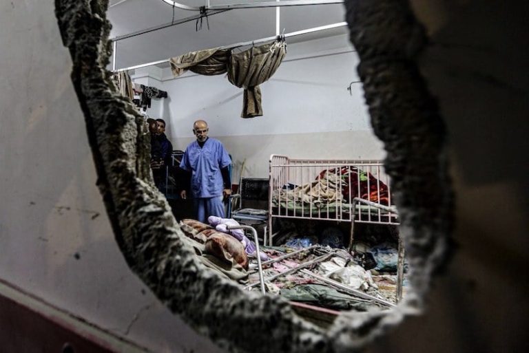 قصف يسقط 4 قتلى بمستشفى في غزة